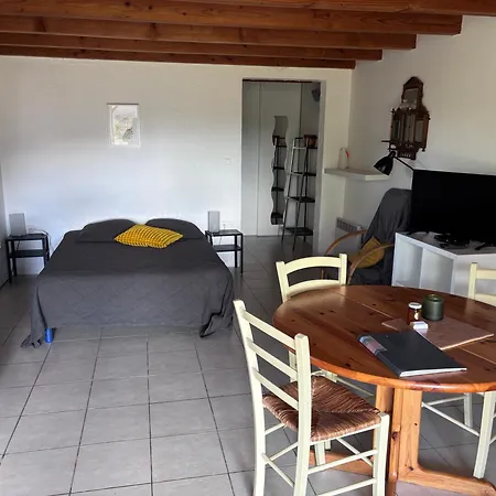Nyaraló De Rouvignac Avène